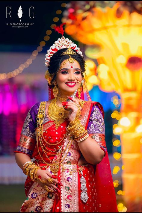 Bengali Bride Wedding Look, Bengali Wedding Look, Bengali Bride Reception Look, Bengali Marriage, Single Pose, Bengali Fashion, Bridal Pose, Simple Bridal Jewelry, Bengali Bridal Makeup