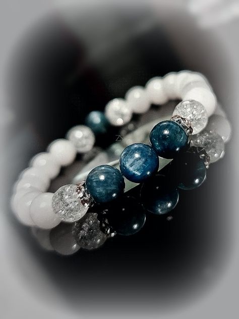 Diy Stone Bracelets, Stone Bracelet Ideas, Crystal Bracelets Diy, Mens Bracelet Diy, Girly Bracelets, Kyanite Bracelet, Mens Beaded Necklaces, Crystal Bead Jewelry, Healing Gemstone Bracelets