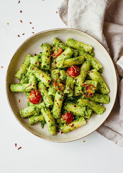 Avocado Pesto Pasta - So Vegan Avocado Recipes Pasta, Creamy Avocado Pasta, Avocado Pesto Pasta, Summer Food Party, Pasta Party, Avocado Pasta, Avocado Pesto, Healthy Homemade Recipes, Avocado Recipes