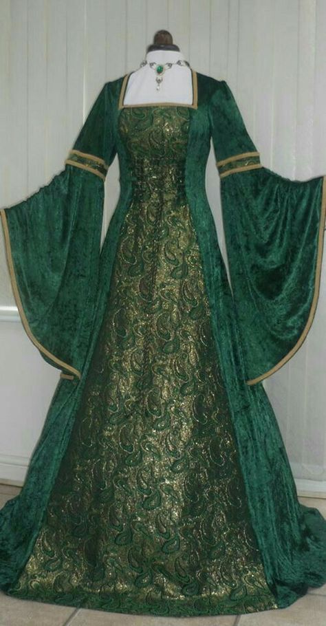 - La Sultana ___., hija del actual Sultán del Imperio Otomano, es env… #fanfic # Fanfic # amreading # books # wattpad Medieval Green Dress, Medieval Dress Royal, Medieval Dress Aesthetic, Medieval Dress Diy, Medieval Dress Princess, Gold Brocade Dress, Celtic Dress, Medieval Gown, Mother Of The Bride Gown