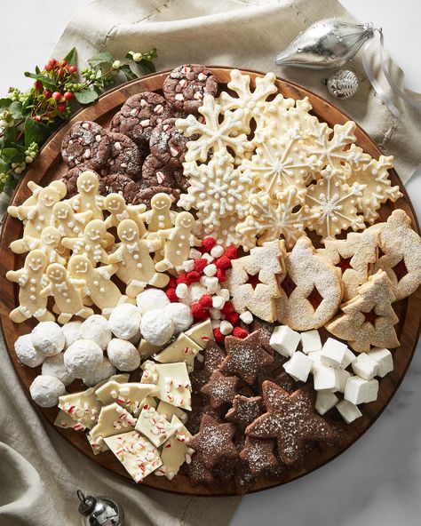 Types Of Cookies, Cookie Board, Party Food Platters, Charcuterie Recipes, Xmas Food, Holiday Cookie, Christmas Snacks, Christmas Cooking, Food Platters