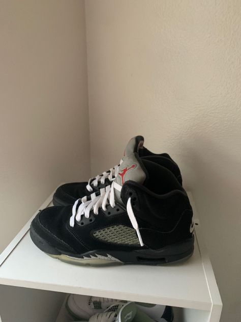 Jordan 5 Retro Black Metallic, Black Metallic 5s Outfit, Jordan 5 Metallic Outfit, Jordan 5 Off White Black, Jordan 5s Outfit, 5s Jordans, Jordan 5 Black Metallic, Jordan 5 Metallic, Retro 5 Jordans