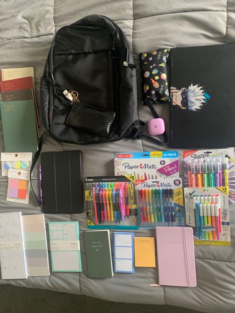 Substitute Teacher Aesthetic, Teacher Backpack Essentials, Whats In My Teacher Bag, Preschool Teacher Bag Essentials, School Beauty Bag Essentials, Teacher Bag Essentials, Teacher Bag, What’s In My Schoolbag, Whats In My Backpack