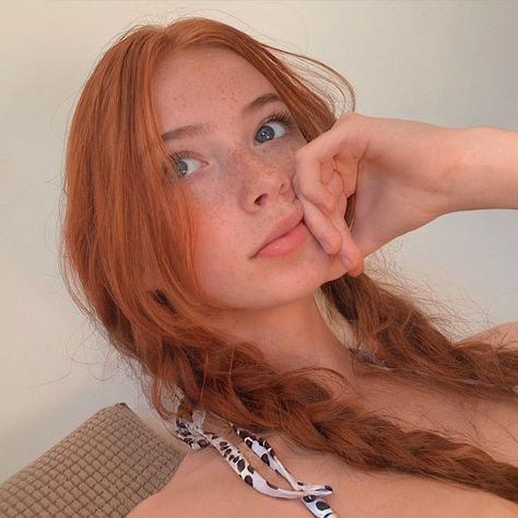 Ginger Hair Natural Redhead, Redhead Female Face Claim, Tanned Ginger, Strawberry Blonde Face Claim, Pretty Ginger Girl, Hairstyles For Redheads, Red Head Girls, Tan Redhead, Tan Ginger