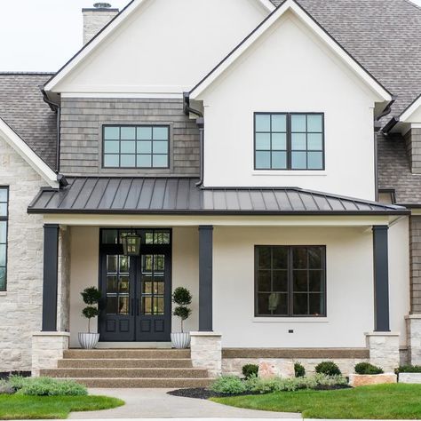 Transitional Modern Design - Transitional - Exterior - Houston - by Design DCA | Houzz Pintu Ganda, Front Door Inspiration, Farmhouse Exterior Design, Black Front Doors, Pintura Exterior, Door Inspiration, Exterior Front Doors, Painted Front Doors, Modern Farmhouse Exterior