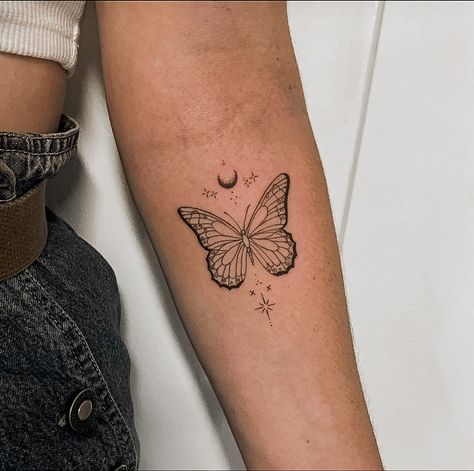 Butterfly Tattoo Big, Pretty Butterfly Tattoo, Butterfly Arm Tattoo, Butterfly Tattoo Arm, Mutterschaft Tattoos, A Butterfly Tattoo, Unique Butterfly Tattoos, Tattoo Aesthetic, Muster Tattoos