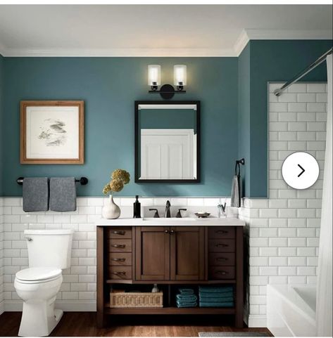 Light Teal Bathroom Walls, Teal White Bathroom, Teal Wall Bathroom, Blue Teal Bathroom Ideas, Bathroom Colours With White Tiles, Dark Coloured Bathroom Ideas, Teal And White Bathroom Ideas, Bathroom With Teal Accents, Teal And White Bathrooms