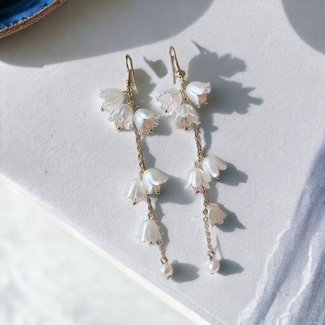 More on our lily of the valley earrings section:  https://www.etsy.com/shop/floralfenzy?ref=shop_sugg_market&section_id=42804670 🌸 Looking for a unique and elegant pair of earrings? Look no further than our Lily of the Valley style beaded earrings!  🌸 These earrings feature delicate and detailed beaded lily of the valley flowers in a simple white color, making them the perfect accessory for any outfit.  🌸 They're also incredibly lightweight and easy to wear, so you can keep them on all day long.  ✈️ Handling & Shipping usually takes about 10 days in total, so please consider the processing time if it's a time sensitive gift. 🌹 We are trying our best to package your orders with love and care ❤️ Hope you understand our processing time! ⚠️ Returns & Exchanges: We accept returns and exchan Dangly Flower Earrings, Lily Of The Valley Clothes, Lily Of The Valley Earrings, Beaded Lily Of The Valley, Lily Of The Valley Jewelry, Homemade Earrings, Green Themed Wedding, Lily Of The Valley Flowers, Lily Wedding