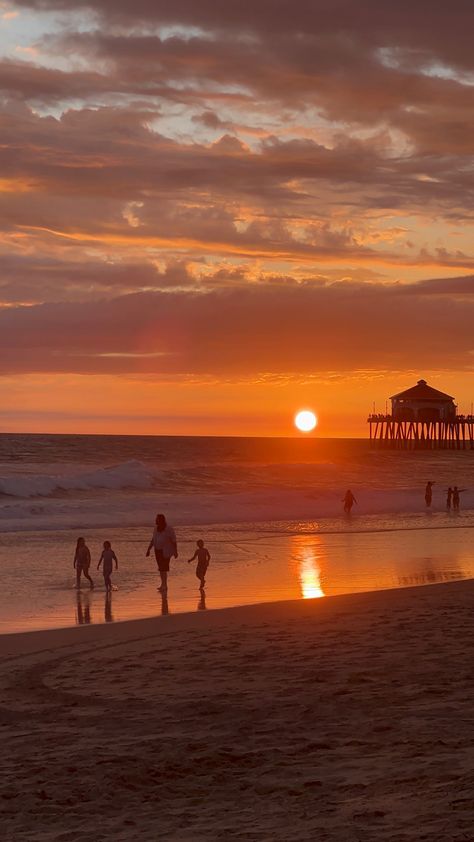 #beach #sunset #family #aesthetic #photography Family Aesthetic, Dream Future, Beach Bonfire, Cute Family, Perfect Life, 2024 Vision, Mom Kid, Beach Aesthetic, Future Life