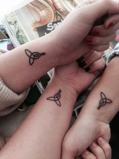 Triquetra knot tattoos for sisters - 50+ Sister Tattoos Ideas  <3 ! Mother Daughter Celtic Knot, Tattoo Mother Daughter, Chevron Tattoo, Tattoo Mother, Luck Tattoo, Mom Daughter Tattoos, Cute Matching Tattoos, Celtic Knot Tattoo, Knot Tattoo