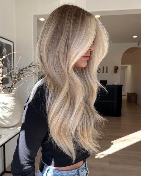 Image 1 of 1 Bright Blonde Hair, Rambut Brunette, Summer Blonde Hair, Light Blonde Hair, Balayage Blonde, Blonde Hair Inspiration, Blonde Hair Looks, Blonde Hair With Highlights, Long Blonde