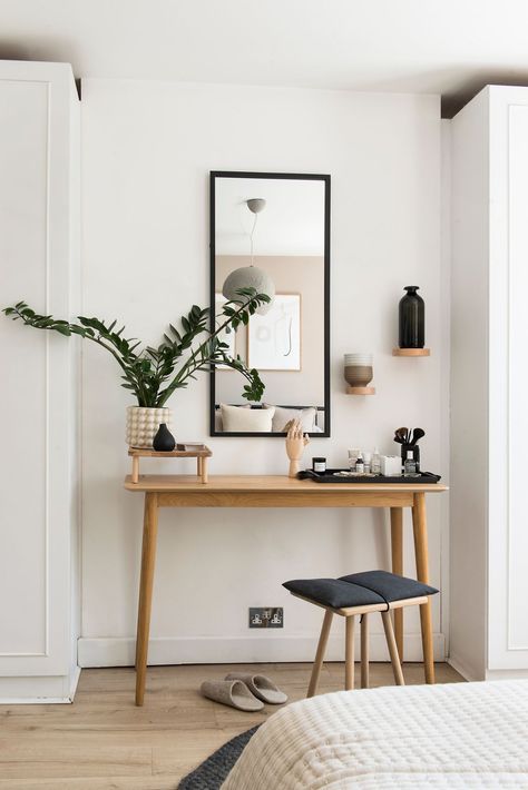 Small Scandi Bedroom Ideas, Tiny Square Bedroom Ideas, Chair In Small Bedroom Ideas, Tiny Space Decor, Vanity In Small Bedroom, Very Small Bedroom Ideas Minimalist, Minimal Room Bedroom, Small Nordic Bedroom, Desk In Small Bedroom