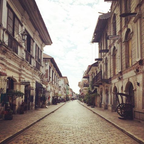 Santiago, Philippines Destinations, Spanish Era Philippines Aesthetic, Vigan Ilocos Sur, Vigan Philippines, Philippine Architecture, Ilocos Sur, Fort Santiago, History Background