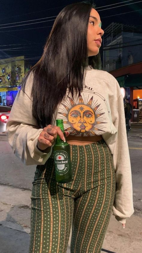 Look Hippie, Hippie Chic Outfits, Looks Hippie, Halloween Costumes 2022, Boho Fits, Round Of Applause, Estilo Hippy, Earthy Outfits, Estilo Hippie