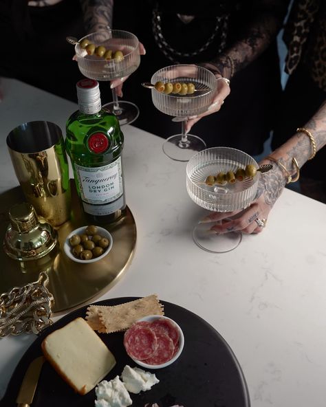 #ad @tanquerayusa ✨Fancy Hour✨… move over happy hour. There is nothing that elevates girl time & starts off the evening quite like Tanqueray London Dry Gin Martinis 🍸 Here’s the @tanquerayusa recipe to start off your evenings damn fancy: 2 oz Tanqueray London Dry Gin .75 oz olive brine .25 oz extra dry vermouth Add to your cocktail tin, shake for 12 seconds, fine strain into a chilled martini glass, garnish with skewered olives 🫒 TANQUERAY London Dry Gin. 100% Grain Neutral Spi... Dry Gin Martini, Olive Brine, Tanqueray Gin, London Gin, Glass Garnish, Girl Time, Dry Vermouth, London Dry Gin, Dry Gin