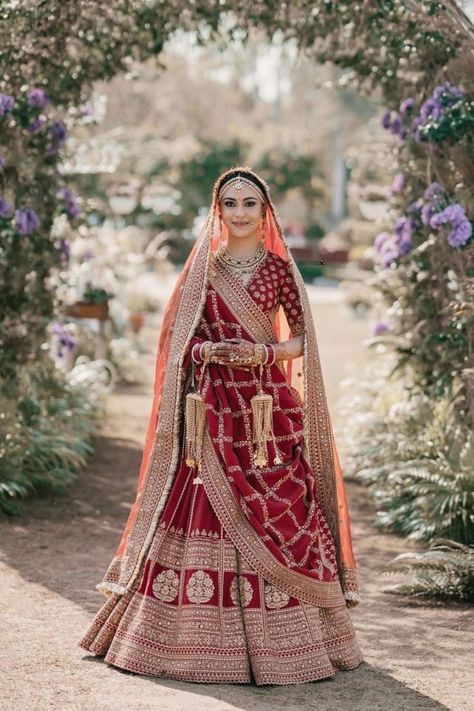 Presenting you latest Sabyasachi lehenga for brides . Check out the latest sabyasachi lehengas on Weddingbazaar. #weddingbazaar#indianwedding #sabyasachilehengabridal #sabyasachilehengasimple #sabyasachilehengabridalred #sabyasachilehengabridesmaid #sabyasachilehengafloral #sabyasachilehengared #sabyasachilehengabridalpink #sabyasachilehengabridalroyal #sabyasachilehengapink #sabyasachilehengablack #sabyasachilehengayellow #sabyasachilehengavelvet #sabyasachilehengagreen #sabyasachilehengablue Simple Indian Bridal Outfit, Trending Bridal Lehenga 2025, Priyanka Wedding, Indian Bridal Wear Red, Red Wedding Lehenga, Sabyasachi Lehenga Bridal, Best Indian Wedding Dresses, Sabyasachi Bridal, Red Bridal Dress