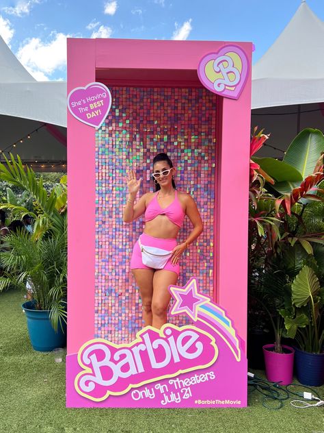 Barbie Theme Bday Party, Barbie Truck Or Treat, Barbie Float Ideas, Barbie World Party, Barbie Party Props, Barbie Dream House Birthday Party, Barbie Float Parade, Barbie Door Decoration, Barbie Aesthetic Birthday Party