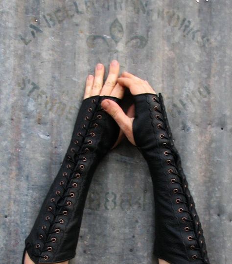 Gloves Steampunk, Steampunk Gloves, Fairy Clothing, Fingerless Leather Gloves, Moda Steampunk, Costume Viking, Leather Fingerless Gloves, Long Leather Gloves, Mode Steampunk