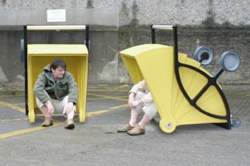 Ingenious Homeless Shelters Made from Repurposed Materials – Flavorwire Homeless Ideas, Blessings Bags, Homeless Shelter Ideas, Parasitic Architecture, Emergency Shelters, Homeless Housing, Atelier Design, Design Squad, Portable Shelter