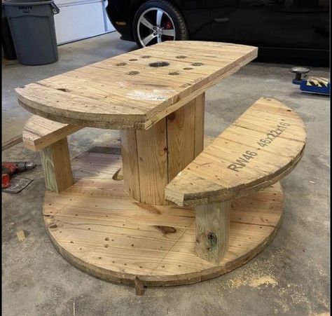 How To Carve Wood, Wooden Spool Projects, Spool Furniture, Spool Tables, Wood Projects Plans, Woodworking Basics, Amazing Woodworking, Woodworking Furniture Plans, Diy Wooden Projects