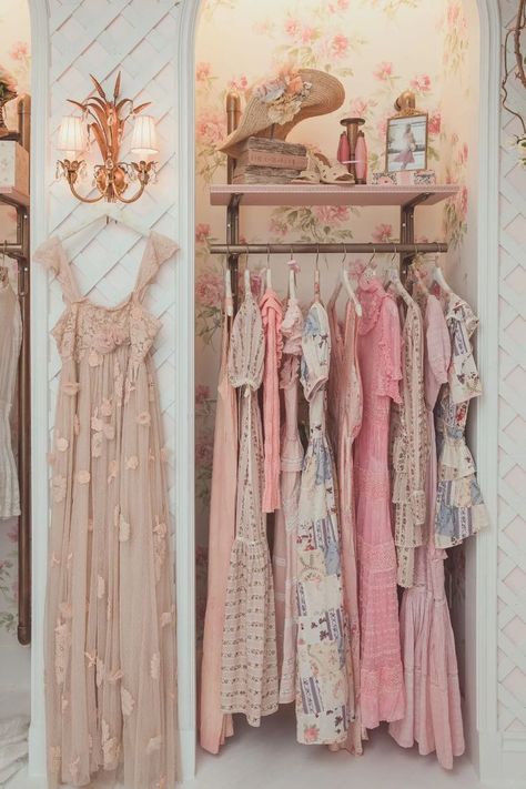 Era Victoria, Pink Academia, Shabby Chic Clothes, Vintage Princess, Boutique Interior, The Rack, Kazan, My New Room, Shabby Chic Decor