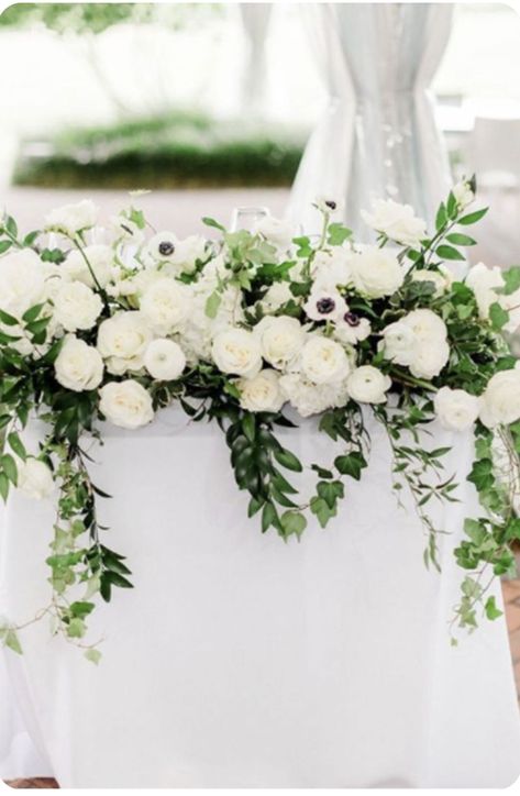 Sweetheart Table White Flowers, Simple Sweetheart Table, All White Wedding Flowers, Classic Wedding Decor, White Wedding Flowers Centerpieces, Sweetheart Table Flowers, Top Table Flowers, Anemone Wedding, Diy Your Wedding