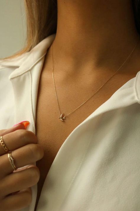 Lil Sparrow Necklace - Dainty Necklace Small Gold Chain, Jewelry Necklace Simple, Minimal Pendant, Minimalist Necklace Gold, Fancy Jewelry Necklace, Sparrow Bird, Minimal Gold, Preppy Jewelry, Expensive Jewelry Luxury