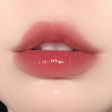 Makeup Bibir, Makeup Ala Korea, Korean Lips, Smink Inspiration, Gloss À Lèvres, Juicy Lips, Perfect Lips, Beauty Goals, Soft Lips