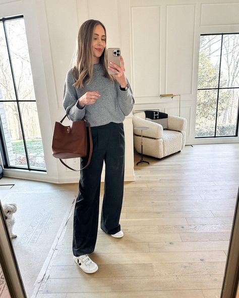 Celine Bucket 16, Trousers And Sneakers Outfit, Veja Velcro, Veja Sneakers Outfit, Trousers And Sneakers, Celine Bucket Bag, Bucket Bag Outfit, Bucket Bags Outfit, Outfit Trousers