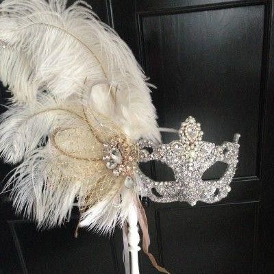 Maskerade Outfit Ideas, Mascara Ball Masquerade Theme, Masquerade Mask On A Stick, Silver Masks Masquerade, Maskerade Dress, Maskerade Prom, Maskerade Party Ideas, Maskerade Ball Outfit, Masquerade Ball Hairstyles