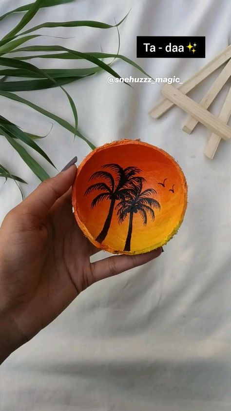 World Coconut Day, Walk In Shower Remodel, Coconut Painting, Coconut Shell Art, Pinterest Painting, Shell Diy, Coconut Shell Crafts, Shell Painting, Shell Craft