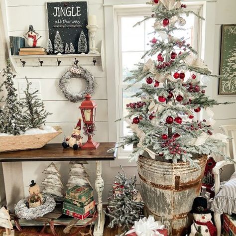 The Ponds Farmhouse - DIY, Flea Market Style Decorating, Entertaining Blog Christmas Tree Container, Interior Vintage, Country Christmas Decorations, Christmas Tree Inspiration, Christmas Tree Ideas, Christmas Decorations Rustic, Farmhouse Christmas Decor, Primitive Christmas, Noel Christmas