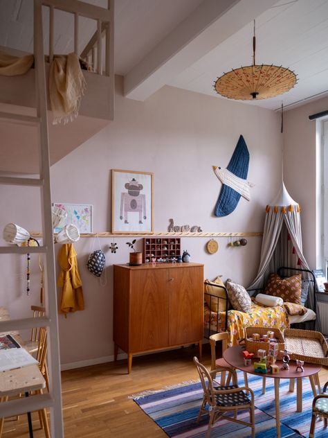 my scandinavian home: A Swedish Home in A Former School with Warm Earthy Tones Old School Building, Swedish Homes, Swedish Home, Vintage Kids Room, Earthy Home, Airbnb Design, Big Bedrooms, Kids Bedroom Inspiration, Family Apartment