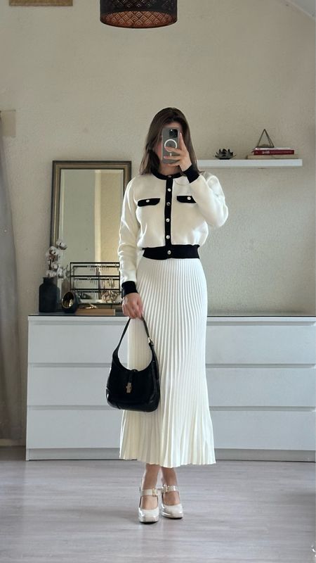 Rich Girl Outfits Classy, Midi Pleated Skirt Outfit, Christian Outfits, Rich Girl Outfits, Rich Outfits, Modest Winter Outfits, Confident Outfit, Luxury Fashion Outfits, Conservative Outfits