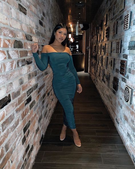 Julia Kelly on Twitter: "… " Julia Kelly, Crossfit Athletes, Fitness Models Female, Holiday Collection, Inspirational Women, Gym Women, Off Shoulder Dress, One Shoulder Dress, Fitness Models