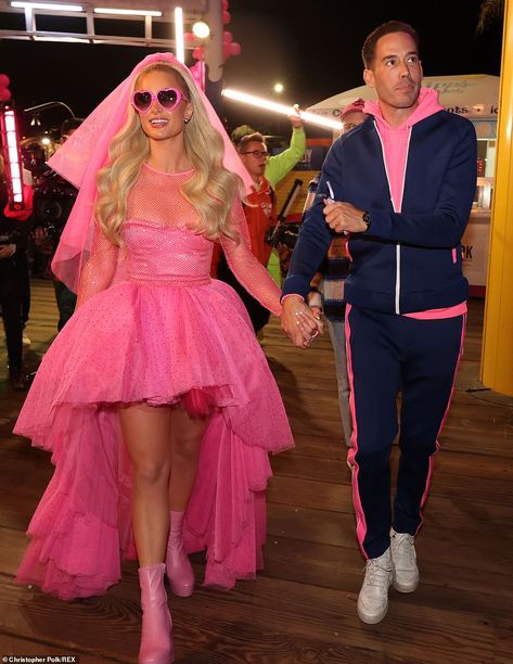 Barbie Core Wedding, Paris Hilton And Nick Carter, Paris Hilton Met Gala, Paris Hilton Pink Dress, Paris Hilton Red Carpet, Paris Hilton And Kim Kardashian Juicy Couture, Paris Hilton Outfits, High Low Gown, Santa Monica Pier