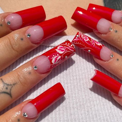 Tanya Hernandez on Instagram: “90’s French Tip 🌹 #nails #90snails #sculptedacrylic #acrylicnails #nailart #nailinspo #naildesigns #lanails #lanailtech #lanailartist…” Early 2000 Nails, Cutesy Nails, 90s Nails, Curved Nails, Spirit Art, French Tip Acrylic Nails, Really Cute Nails, Long Square Acrylic Nails, Girls Nails