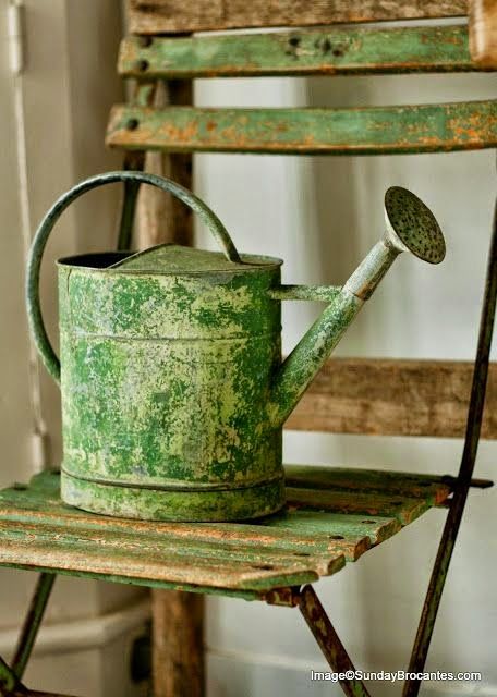 Garden Diy Decoration Ideas, Vibeke Design, Watering Cans, Potting Sheds, Have Inspiration, Garden Accents, Potting Shed, Green Decor, Vintage Garden