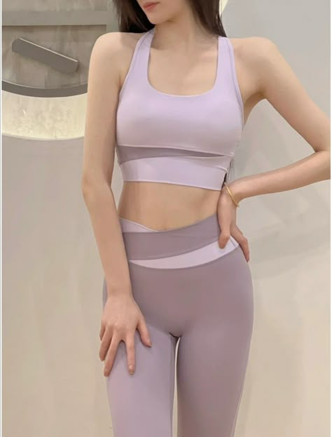 Aesthetic Workout Outfits Korean, Calvin Klein Gym Outfits, Gym Outfit Pose, Korean Pilates Outfit, Japanese Workout Outfit, Korean Active Wear, Korean Gym Aesthetic, Korean Athletic Fashion, Korean Workout Outfit