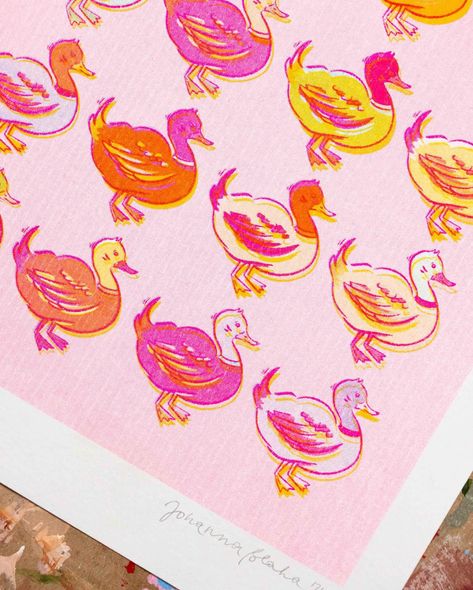 🦆🦆🦆🦆 new riso print. i love it 🥰 available in my online shop. A3 / 2024 / 35€ #risograph #risoprint #ducks #drawing #illustration #artoftheday #art #vienna #igersvienna #viennaart Riso Typography Poster, Risograph Illustration Design, Riso Print Design, Risograph Logo, Riso Print Graphic Design, Risograph Photography, Risoprint Illustration, Ducks Drawing, Riso Illustration