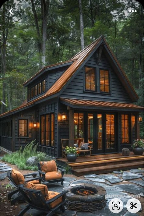 Cabin With Balcony, Cute Log Cabin, Cabin Home, Small Country Cottage, Cozy Log Cabin, Cabin Renovation, Sweet Home Design, Shed Cabin, Woodland House