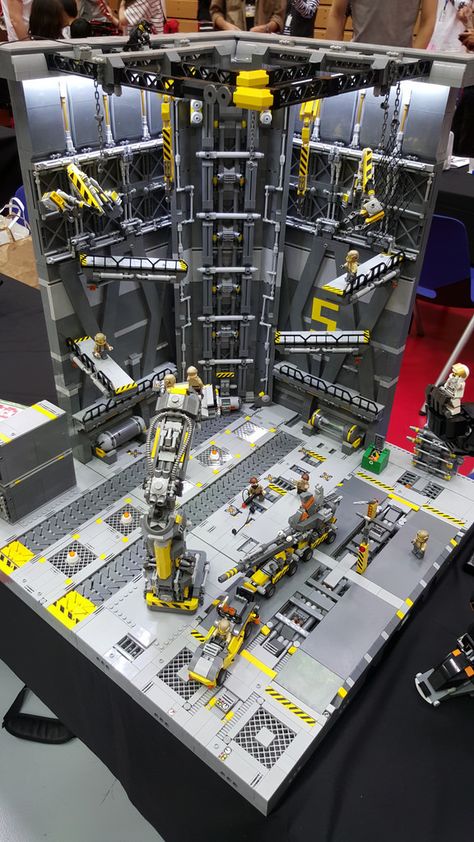 A full scale of the hangar floor being extended from its original size of 48x48 grey base plate. Photo was taken during Japan Brickfest 2017. Lego Skyscraper, Cobra Art, Strike Gundam, Lego Mechs, Lego Mecha, Wargaming Terrain, Lego Stuff, Custom Gundam, Lego Design