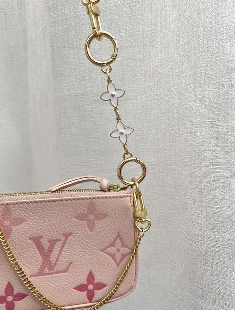 Pink Lv Bag, Aesthetic Shoulder Bag, Louis Bag, Expensive Bag, Preppy Shoes, Bags Pink, Handbag Essentials, Girly Bags, Pretty Bags