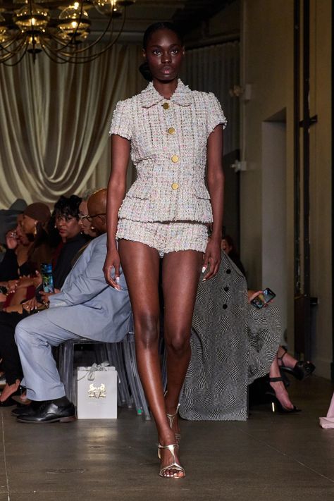 Sergio Hudson Spring 2025 Ready-to-Wear Fashion Show | Vogue Sergio Hudson, Outfit Inspo Spring, White Long Sleeves, Sequin Tee, Capsule Outfits, Autumn Street Style, How To Make Clothes, Vogue Runway, Runway Models