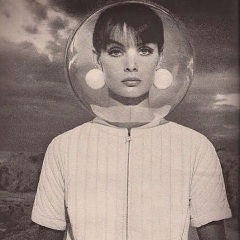 70s Space Age, Female Costumes, 1960s Space Age, Space Age Fashion, Fashion 60s, 60’s Fashion, Speculative Design, Jean Shrimpton, Space Fashion