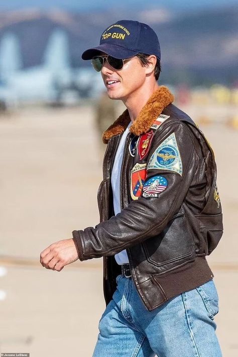 Tom Cruise Maverick Top, Shirt Collar Styles, Best Leather Jackets, Pilot Jacket, Fur Leather Jacket, Outfits Hombre, Aviator Jackets, Aviator Style, Flight Jacket