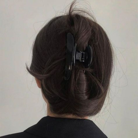 Looks Style, Claw Clip, Hair Goals, Business Women, Her Hair, A Black, Hair Inspo, Hair Clip, Hair Inspiration