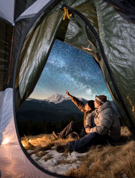 Person Sleeping, Couple Camping, Camping Couple, Camping Photo, Camping Diy, Camping Photography, Camping Aesthetic, Adventure Couple, Winter Camping