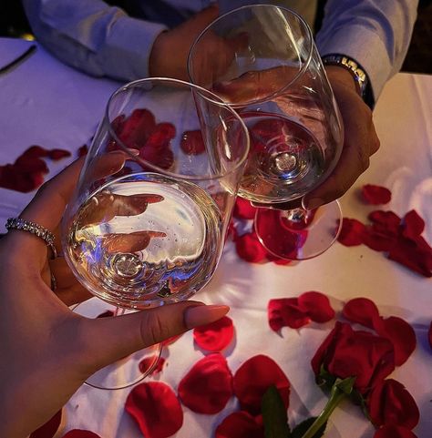 ~𝐌𝐀𝐑𝐘 𝐊𝐀𝐌𝐈𝐍𝐒𝐊𝐀~ on Instagram: “v day archives🥂💐 • • • #valentinesnails #vday #vday2022 #blogger #dayinthelife #rosé #louisvuitton #datenight #drinks🍹 #blogger…” Sparkling Cocktails, Coquette Party, Cocktail Decorations, Wine Night, Couple Games, Super 8, Valentines Nails, Party Girls, Matching Couples