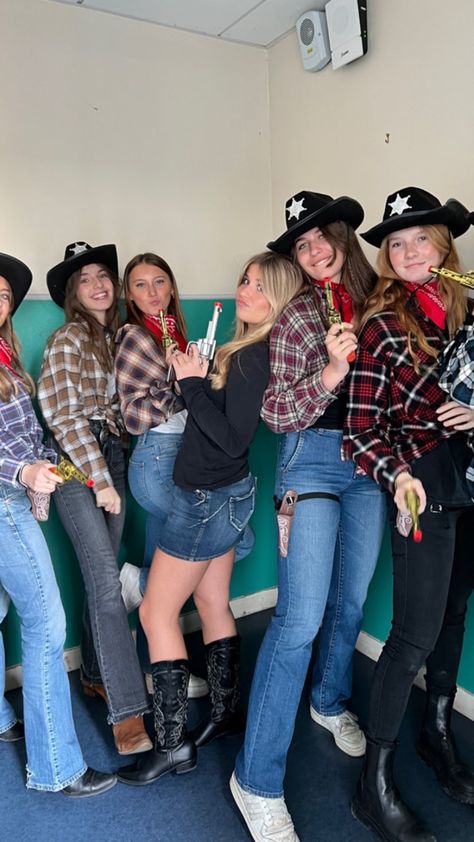 Country Outfits Spirit Week, Western Theme Party Outfit, Cowboy Costume Women's, Western Football Theme Outfit, Country Party Outfit, Instagram Pose Ideas Aesthetic, Instagram Picture Inspiration, Cowgirl Outfits Party, Cowboy Halloween Costume